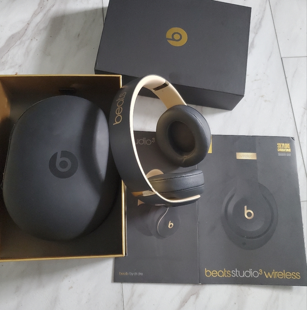 Beats studio 3 by dre